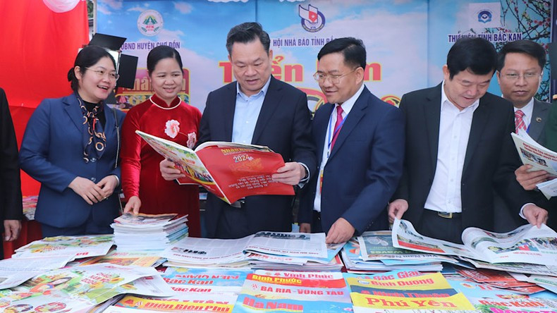 La exposición primaveral de prensa de Bac Kan 2024 La exposición primaveral de prensa de Bac Kan 2024