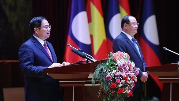El primer ministro de Vietnam, Pham Minh Chinh, y su homólogo de Laos, Sonexay Siphandone, copresiden la cita (Fotografía: VNA) El primer ministro de Vietnam, Pham Minh Chinh, y su homólogo de Laos, Sonexay Siphandone, copresiden la cita (Fotografía: VNA)