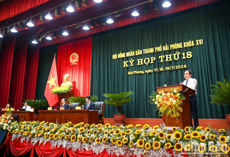 El presidente de la Asamblea Nacional vietnamita, Tran Thanh Man, interviene en la reunión.