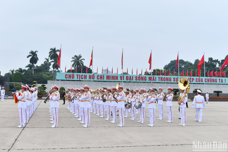 La banda de música militar en el acto. La banda de música militar en el acto.