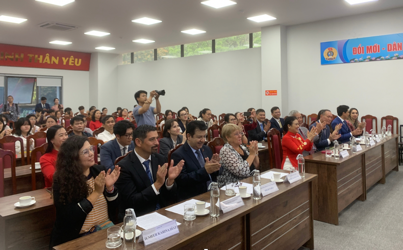 Asistentes a la ceremonia.