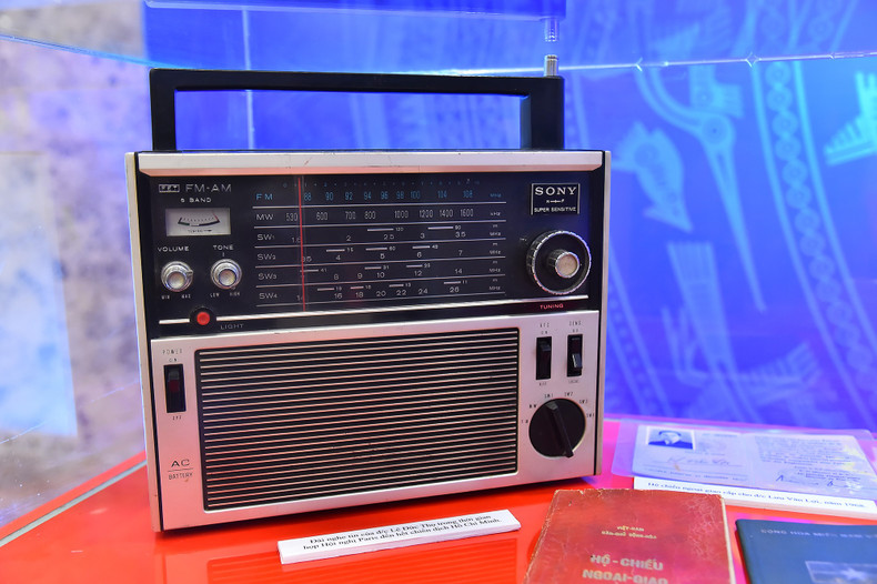 La radio para escuchar las noticias de Le Duc Tho durante la reunión de la Conferencia de París hasta el final de la Campaña de Ho Chi Minh. (Fotografía: THUY NGUYEN) La radio para escuchar las noticias de Le Duc Tho durante la reunión de la Conferencia de París hasta el final de la Campaña de Ho Chi Minh. (Fotografía: THUY NGUYEN)