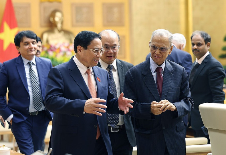El primer ministro de Vietnam, Pham Minh Chinh, recibió en 2023 en Hanoi a Narayana Murthy, cofundador de Infosys, un grupo de tecnología de la información líder en la India.