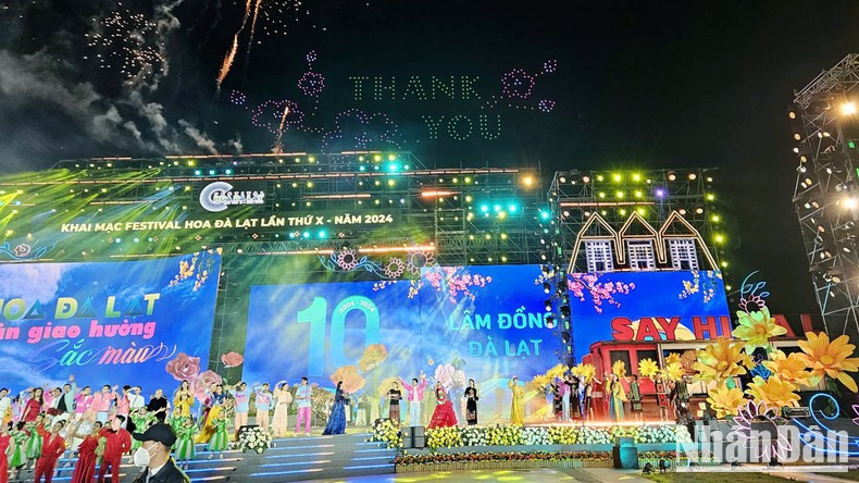 Una escena de la inauguración de la décima edición del Festival de Flores de Da Lat en 2024. Una escena de la inauguración de la décima edición del Festival de Flores de Da Lat en 2024.
