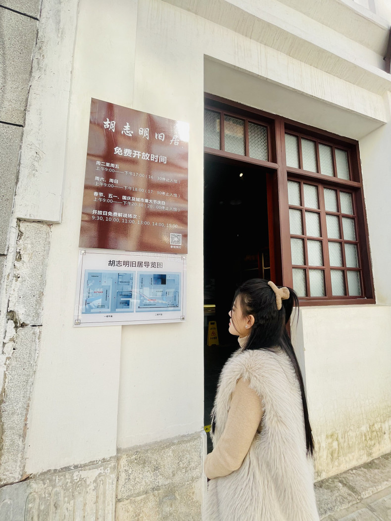 El acceso al sitio, abierto todos los días de 9:00 de la mañana a 5:00 de la tarde, es gratuito. El acceso al sitio, abierto todos los días de 9:00 de la mañana a 5:00 de la tarde, es gratuito.