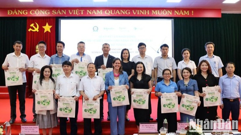 La iniciativa tiene como objetivo dotar a la próxima generación de jóvenes líderes de los conocimientos y habilidades esenciales para liderar la transición verde y contribuir a un futuro sostenible.