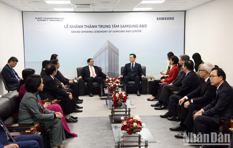 El jefe del Gobierno vietnamita y Lee Jae Yong, presidente de Samsung Electronics. El jefe del Gobierno vietnamita y Lee Jae Yong, presidente de Samsung Electronics.