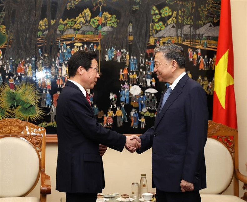 El Ministro To Lam recibe al Subcomandante de la Agencia Nacional de Policía de Japón, Ogata Yoshimi. (Foto: bocongan.gov.vn) El Ministro To Lam recibe al Subcomandante de la Agencia Nacional de Policía de Japón, Ogata Yoshimi. (Foto: bocongan.gov.vn)
