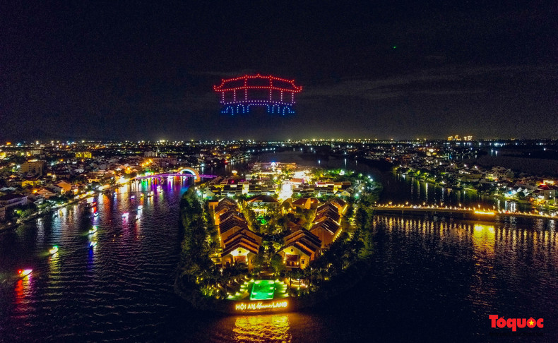 Imagen del Chua Cau (Puente de la Pagoda), símbolo de la ciudad de Hoi An… Imagen del Chua Cau (Puente de la Pagoda), símbolo de la ciudad de Hoi An…