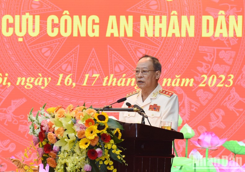 El teniente general superior Le Quy Vuong habla en el evento. El teniente general superior Le Quy Vuong habla en el evento.