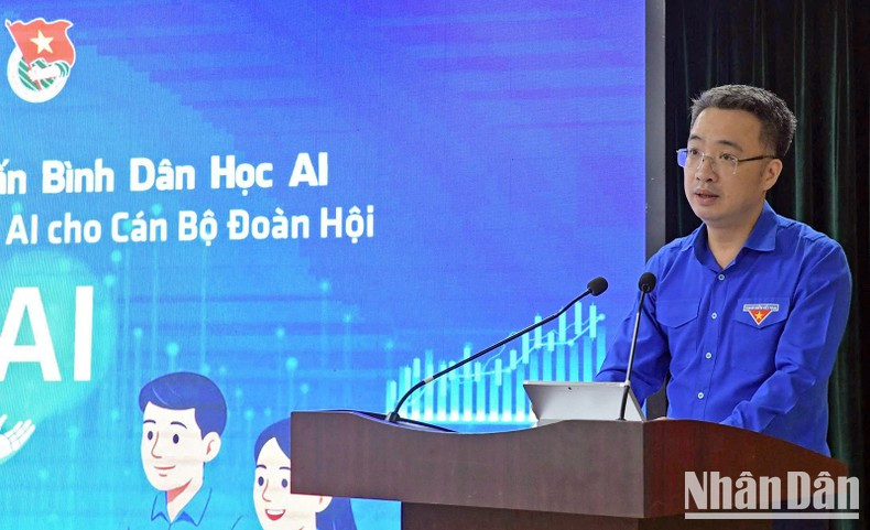 El secretario de la Unión de Jóvenes Comunistas Ho Chi Minh y presidente de la Federación de Jóvenes de Vietnam, Nguyen Tuong Lam, habla en la cita.