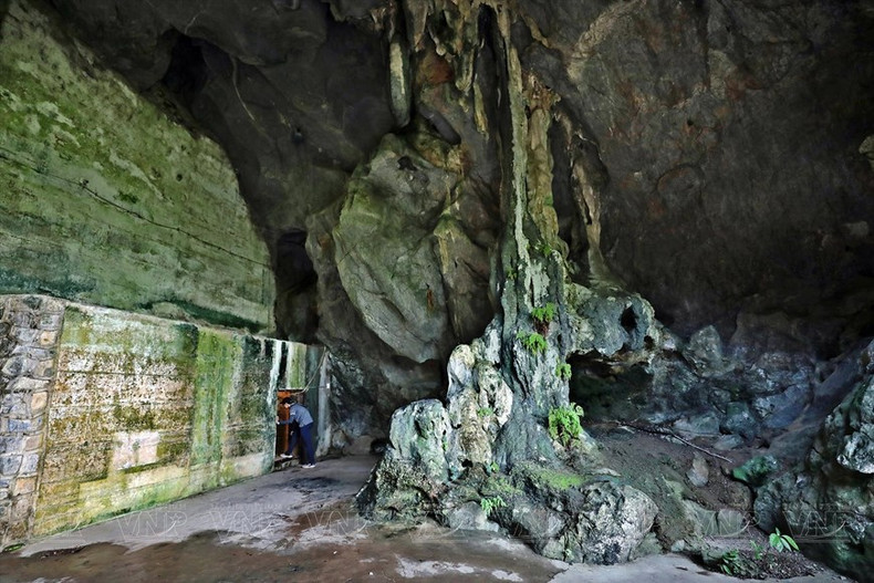 Cueva de Medicina Militar, una estructura única en la isla de Cat Ba.