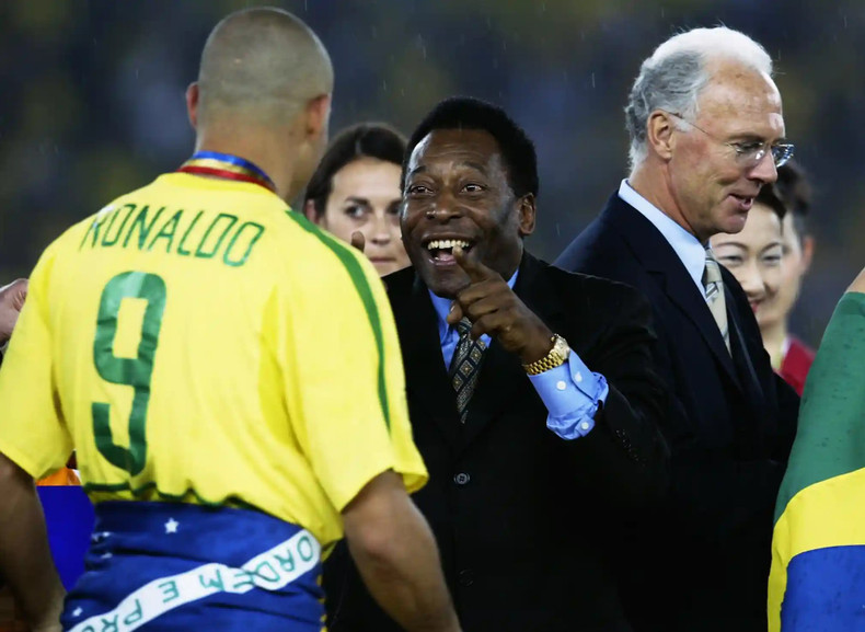 La felicidad de Pelé al ver a Brasil levantar nuevamente el trofeo de la Copa del Mundo en 2002. (Fotografía: David Cannon/Getty Images) La felicidad de Pelé al ver a Brasil levantar nuevamente el trofeo de la Copa del Mundo en 2002. (Fotografía: David Cannon/Getty Images)