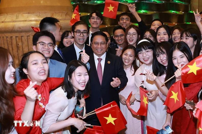 La comunidad vietnamita en Chongqing recibe al jefe de Gobierno vietnamita. La comunidad vietnamita en Chongqing recibe al jefe de Gobierno vietnamita.