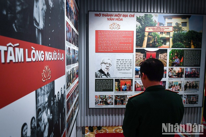 Aparte de más de 300 fotos y 150 documentos que reflejan hitos importantes en las actividades revolucionarias del fallecido General, el museo presenta 220 objetos que contienen impresiones y memorias sobre Nguyen Chi Thanh. Aparte de más de 300 fotos y 150 documentos que reflejan hitos importantes en las actividades revolucionarias del fallecido General, el museo presenta 220 objetos que contienen impresiones y memorias sobre Nguyen Chi Thanh.
