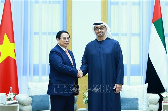 El primer ministro vietnamita, Pham Minh Chinh, sostuvo conversaciones con el presidente de los Emiratos Árabes Unidos (EAU), Mohamed bin Zayed Al Nahyan. (Foto:VNA) El primer ministro vietnamita, Pham Minh Chinh, sostuvo conversaciones con el presidente de los Emiratos Árabes Unidos (EAU), Mohamed bin Zayed Al Nahyan. (Foto:VNA)