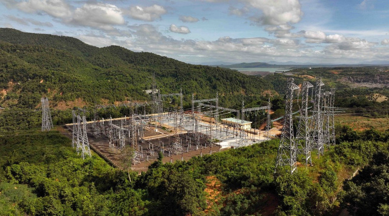 La estación de transformador de la central hidroeléctrica Ialy. La estación de transformador de la central hidroeléctrica Ialy.