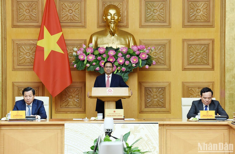 Minh Chinh asigna tareas a los jefes de las misiones diplomáticos de Vietnam en el extranjero.