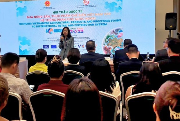 Personas asisten al taller internacional sobre cómo llevar productos agrícolas y alimentos procesados vietnamitas al sistema de distribución internacional. (Foto: congthuong.vn) Personas asisten al taller internacional sobre cómo llevar productos agrícolas y alimentos procesados vietnamitas al sistema de distribución internacional. (Foto: congthuong.vn)