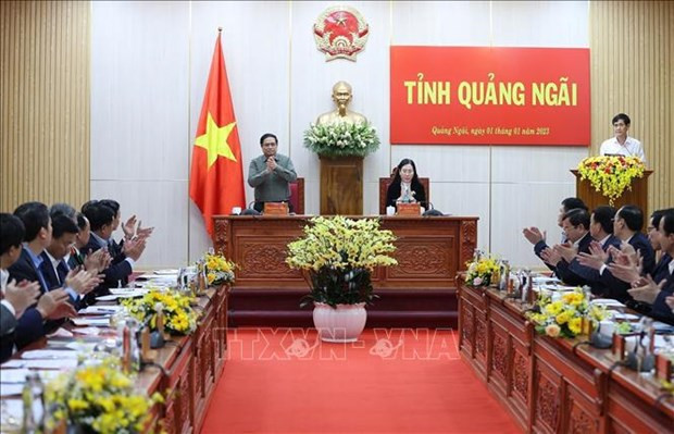 El primer ministro de Vietnam, Pham Minh Chinh, trabaja con el Comité partidista de la provincia de Quang Ngai (Fotografía: VNA)