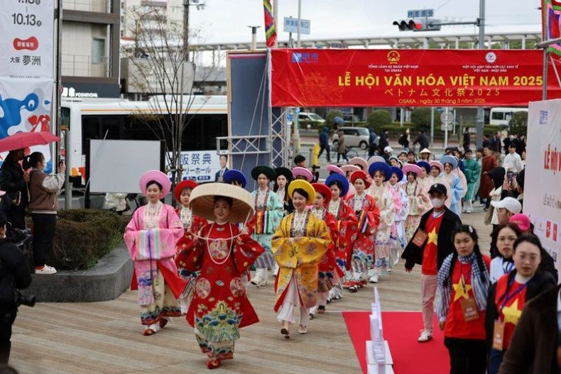 El ao dai, el traje tradicional vietnamita, se presenta en el Festival Cultural de Vietnam 2025. El ao dai, el traje tradicional vietnamita, se presenta en el Festival Cultural de Vietnam 2025.