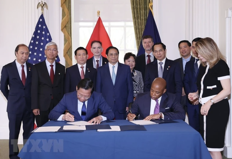 En la ceremonia de firma. (Foto: VNA) En la ceremonia de firma. (Foto: VNA)