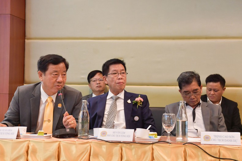 Los miembros de la Asociación intervienen en el evento.