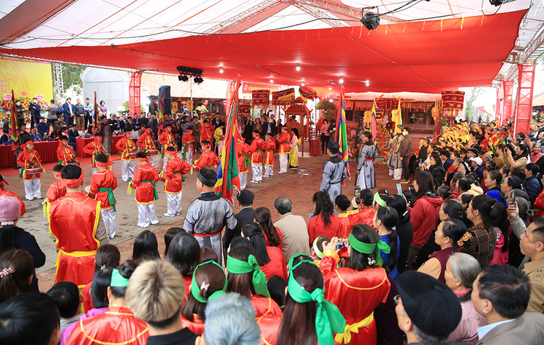 La fiesta atrae a un gran número de lugareños y turistas de muchas regiones.