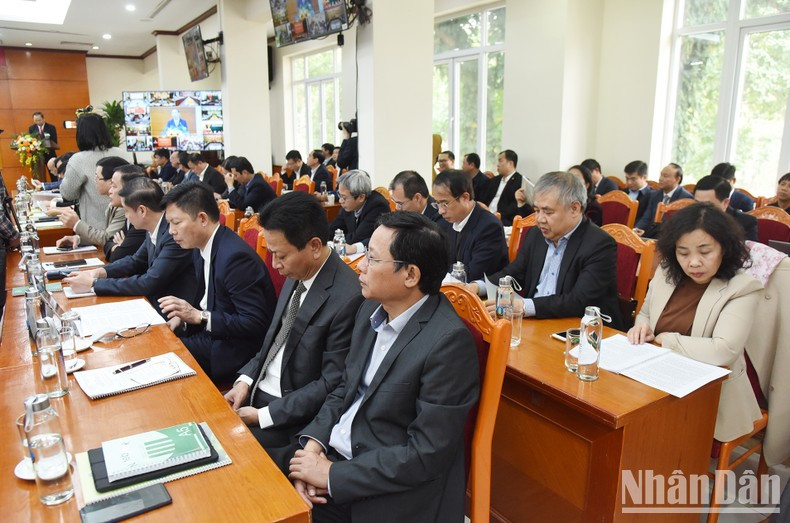 Los asistentes a la conferencia. Los asistentes a la conferencia.