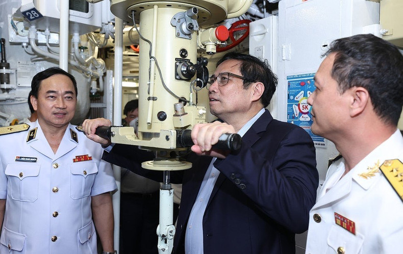 El primer ministro Pham Minh Chinh visita la 189 Brigada de Submarinos de la Armada (Khanh Hoa, 12 de marzo de 2022). El primer ministro Pham Minh Chinh visita la 189 Brigada de Submarinos de la Armada (Khanh Hoa, 12 de marzo de 2022).