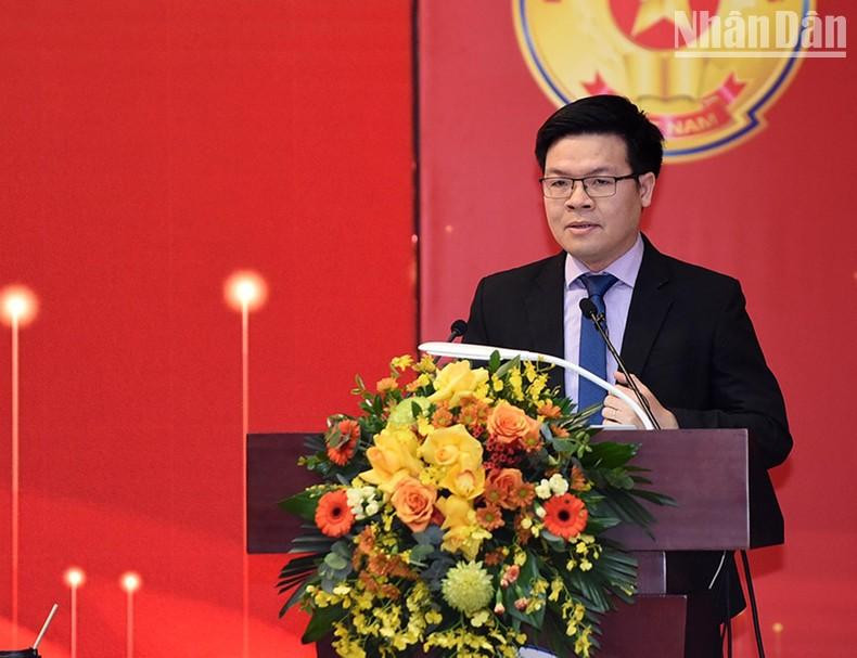 Nguyen Viet Lam, representante de las empresas nacionales, habla en el acto. Nguyen Viet Lam, representante de las empresas nacionales, habla en el acto.