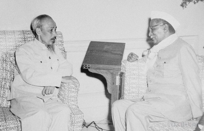 El Presidente Ho Chi Minh se reunió con el presidente anfitrión Prasat durante su visita de amistad a la India, el 5 de febrero de 1958. El Presidente Ho Chi Minh se reunió con el presidente anfitrión Prasat durante su visita de amistad a la India, el 5 de febrero de 1958.
