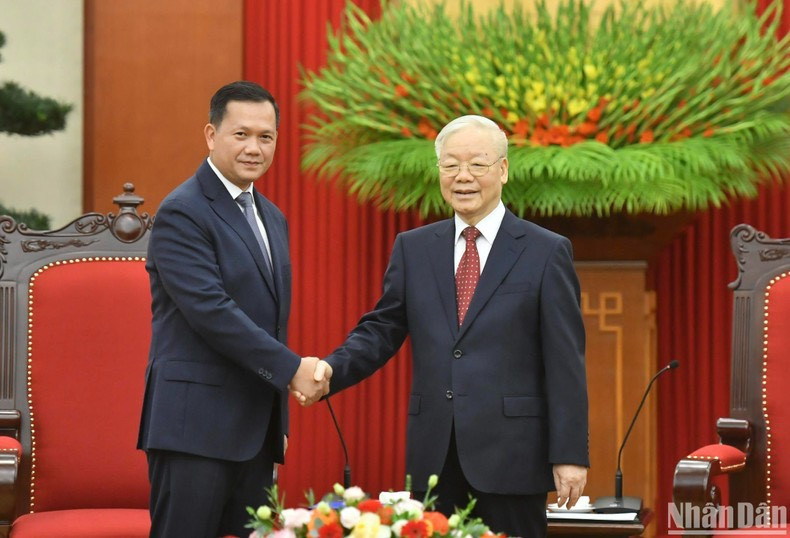 El secretario general del PCV, Nguyen Phu Trong, recibe al primer ministro de Camboya, Samdech Moha Bovor Thipadei Hun Manet.