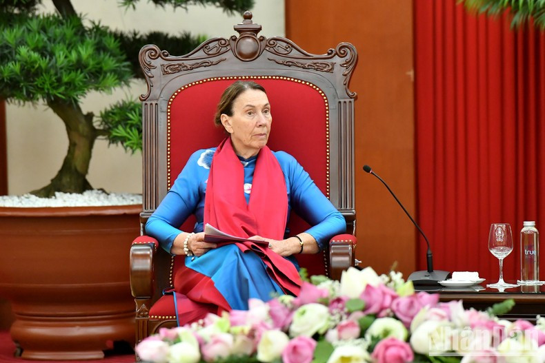 La titular del Senado australiano, Sue Lines, interviene en el acto. La titular del Senado australiano, Sue Lines, interviene en el acto.