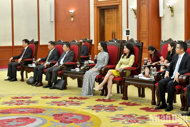 Delegados vietnamitas en el evento. Delegados vietnamitas en el evento.