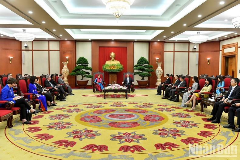 Escena de la reunión. Escena de la reunión.