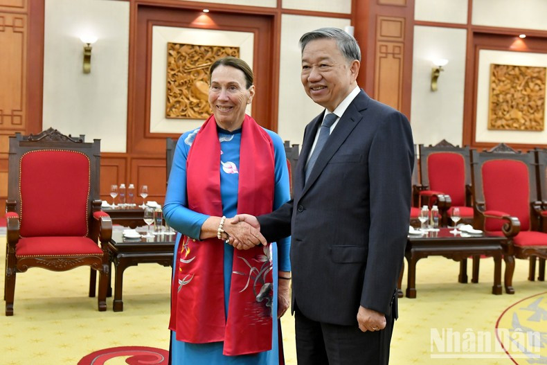 El máximo dirigente vietnamita y la presidenta del Senado australiano, Sue Lines. El máximo dirigente vietnamita y la presidenta del Senado australiano, Sue Lines.