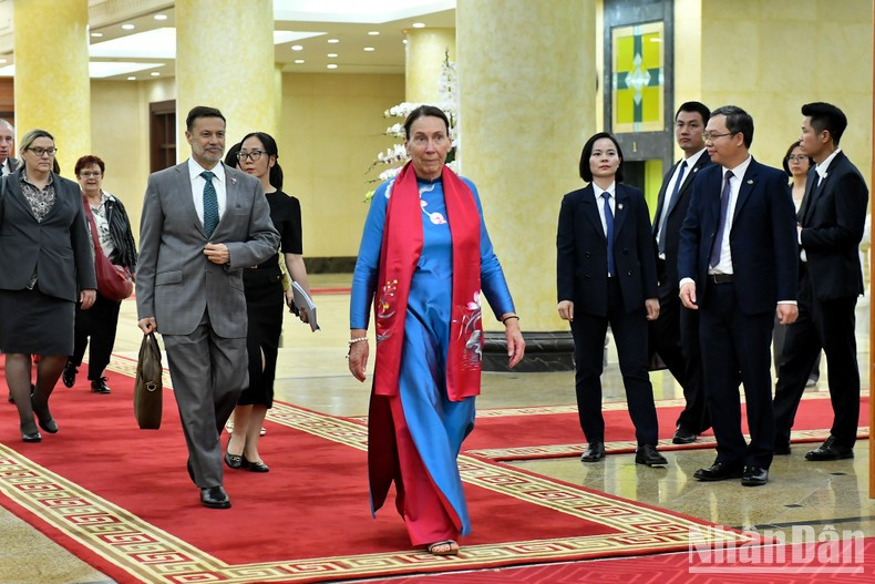 La presidenta del Senado australiano, Sue Lines, en la sede del Comité Central del Partido Comunista de Vietnam. La presidenta del Senado australiano, Sue Lines, en la sede del Comité Central del Partido Comunista de Vietnam.