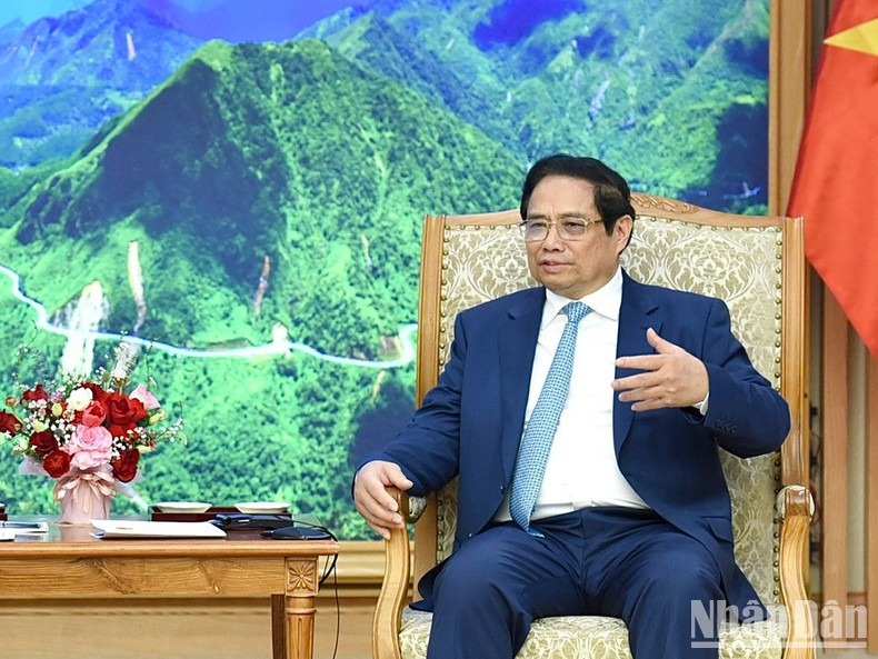 El dirigente vietnamita propone fortalecer la cooperación en los foros regionales e internacionales. Vietnam está dispuesto a actuar como puente entre Uzbekistán y los países de la Asean. Pide a Uzbekistán a apoyar a Vietnam en el fortalecimiento de la cooperación con los países de Asia Central en un espíritu de buenos amigos y asociaciones responsables. El dirigente vietnamita propone fortalecer la cooperación en los foros regionales e internacionales. Vietnam está dispuesto a actuar como puente entre Uzbekistán y los países de la Asean. Pide a Uzbekistán a apoyar a Vietnam en el fortalecimiento de la cooperación con los países de Asia Central en un espíritu de buenos amigos y asociaciones responsables.