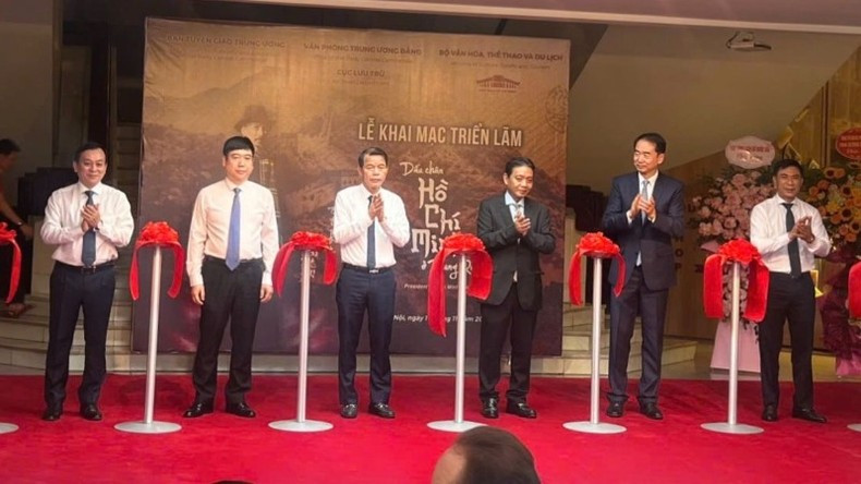 Inauguran en Hanói exposición sobre Presidente Ho Chi Minh en China ảnh 2