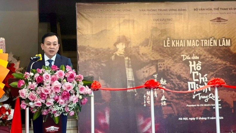 Inauguran en Hanói exposición sobre Presidente Ho Chi Minh en China ảnh 1
