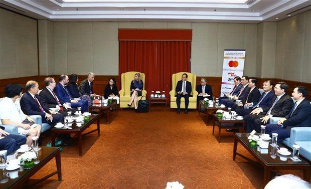 El vicepremier vietnamita Tran Luu Quang recibe a empresarios estadounidenses (Foto: VNA) El vicepremier vietnamita Tran Luu Quang recibe a empresarios estadounidenses (Foto: VNA)