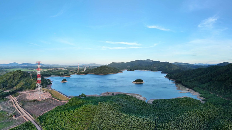 Una vez termine, el poste 135 tendrá 145 metros de altura.