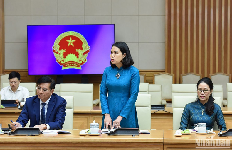La embajadora en Finlandia y Estonia, Pham Thi Thanh Binh, interviene en el encuentro.