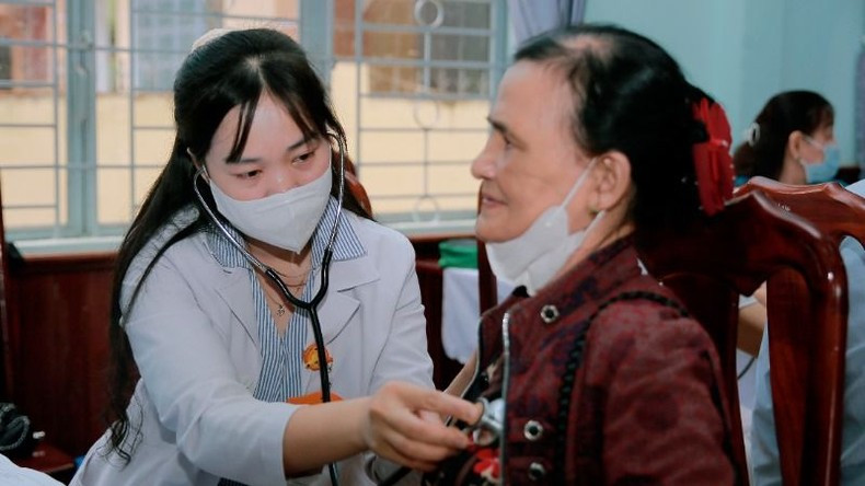 Ofrecen exámenes médicos gratuitos a 700 personas sin recursos.