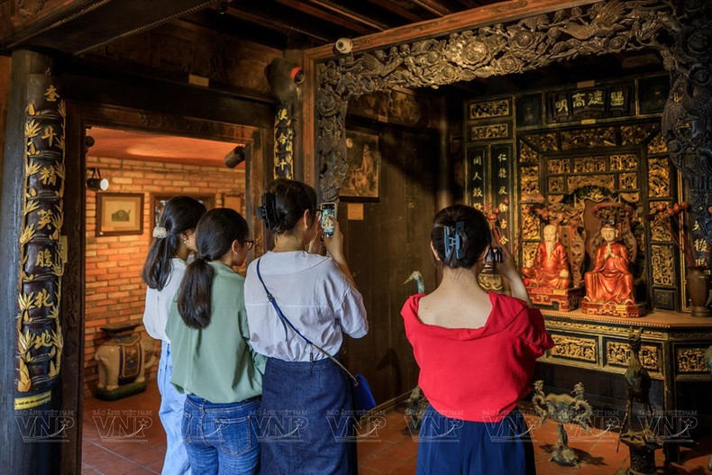 Visitantes recorren el Museo de Medicina Tradicional de Vietnam . (Foto: Revista Ilustrada Vietnam) VNA Visitantes recorren el Museo de Medicina Tradicional de Vietnam . (Foto: Revista Ilustrada Vietnam) VNA
