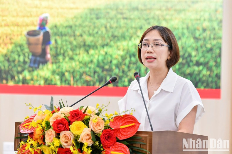 Phan Linh Chi, subjefa de la Agencia Nacional de Turismo, habla en la ceremonia. Phan Linh Chi, subjefa de la Agencia Nacional de Turismo, habla en la ceremonia.