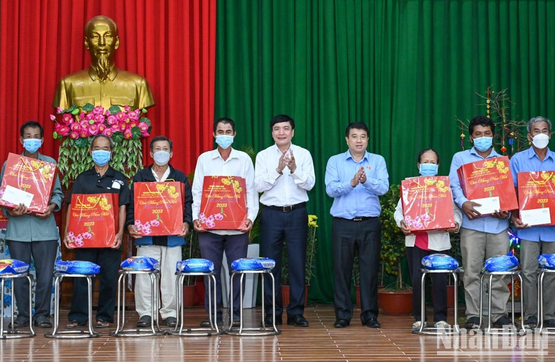 El secretario general de la Asamblea Nacional y jefe de la Oficina Parlamentaria, Bui Van Cuong, en la actividad.