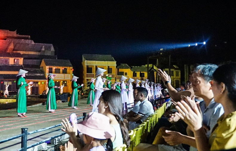 “Recuerdos de Hoi An” deja muchas impresiones en los turistas que llegan a Hoi An. “Recuerdos de Hoi An” deja muchas impresiones en los turistas que llegan a Hoi An.