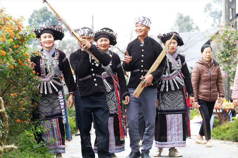 Los pobladores de la minoria lao del distrito de Tam Duong, de la provincia de Lai Chau, se visten con su atuendo tradicional único. (Foto: Revista Vietnam)